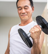 Man lifting hand weight