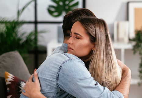 sad-woman-hugs-friend